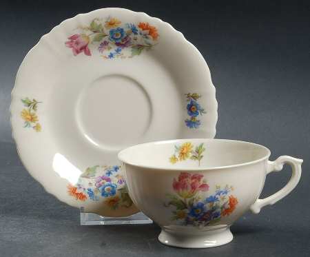 SY38 Footed Cup & Saucer Set