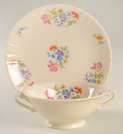 SY38 Footed Cream Soup Bowl & Saucer Set