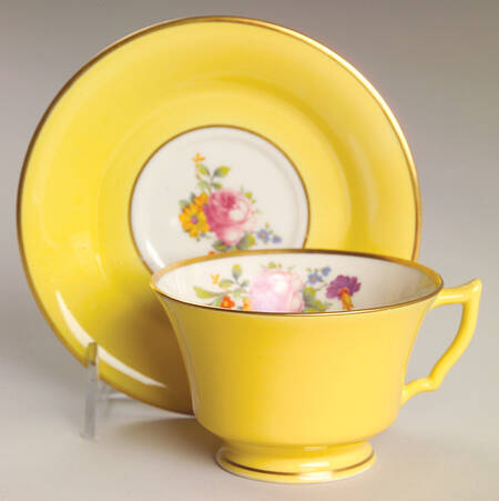 SY4 Footed Cup & Saucer Set