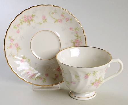 SY48 Footed Cup & Saucer Set