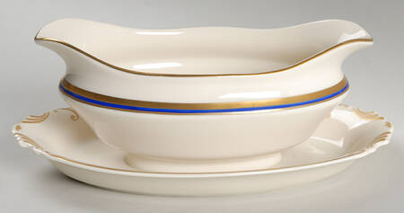 SY62 Gravy Boat with Attached Underplate