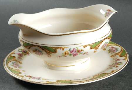 SY67 Gravy Boat with Attached Underplate