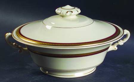 Wayne Maroon Round Covered Vegetable