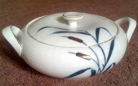 Sighin' Cats Round Covered Vegetable