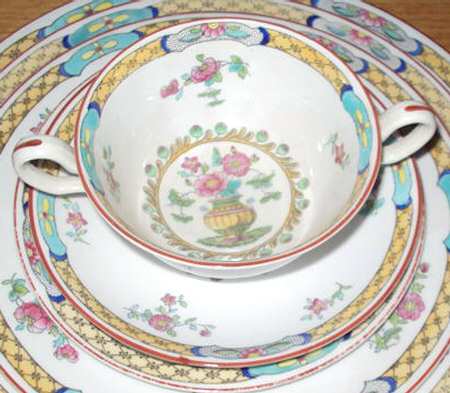 CS567 Footed Cream Soup Bowl & Saucer Set