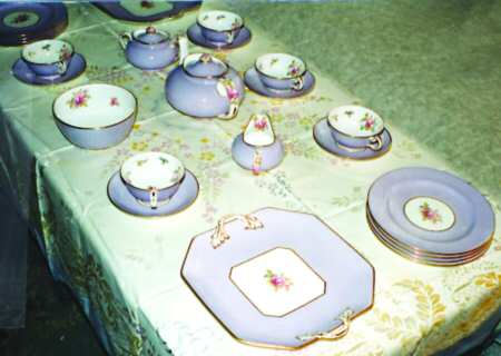 R7069 by Spode