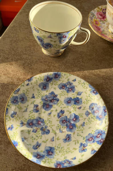 1682 Footed Cup & Saucer Set