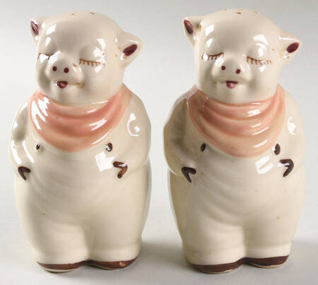 Smiley Pig  #24 Salt & Pepper Set