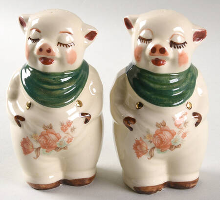 Smiley Pig  #16 Salt & Pepper Set