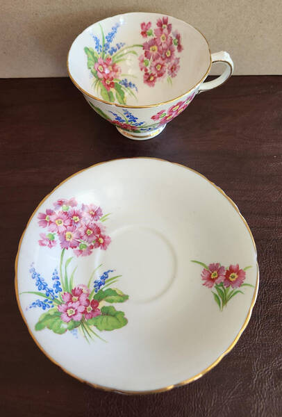 1172 Footed Cup & Saucer Set