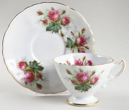 SAN39 Footed Cup & Saucer Set