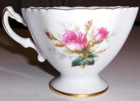 SAN39 Footed Cup