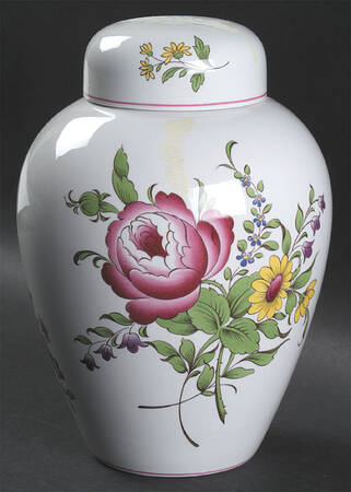 Marlborough Sprays Medium Ginger Jar & Lid