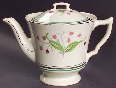 Coralbel (Winchester Shape, Platinum Trim) Teapot & Lid