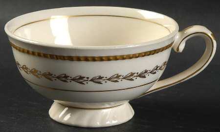 STB135 Footed Cup