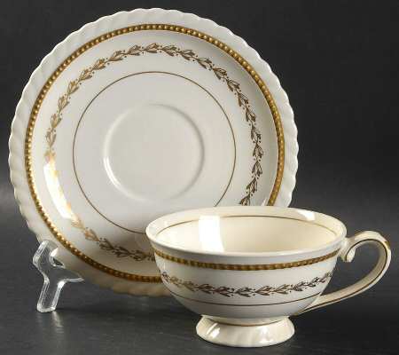 STB135 Footed Cup & Saucer Set