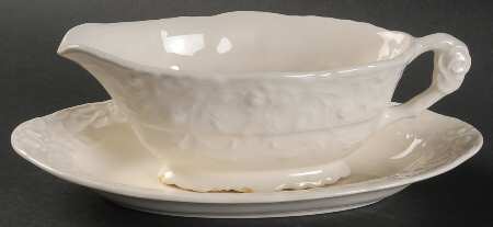 Rose Point Gravy Boat & Underplate/Relish