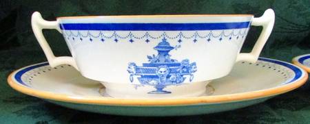SP152 Footed Cream Soup Bowl & Saucer Set