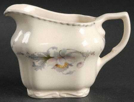 STB137 Creamer