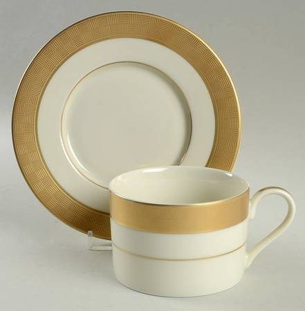 Metropolitan Gold Flat Cup & Saucer Set