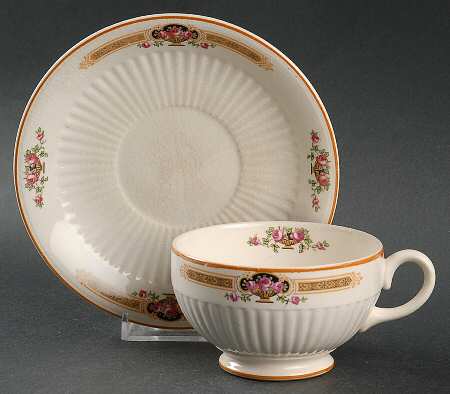 SEB40 Footed Cup & Saucer Set