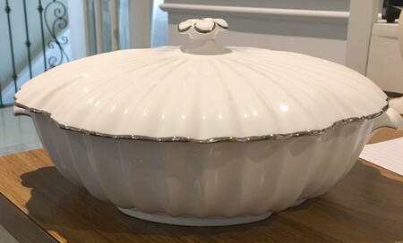 Chelsea Platinum Round Covered Vegetable