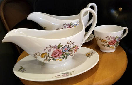 Romney Gravy Boat with Attached Underplate