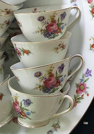 SAN47 Footed Cup