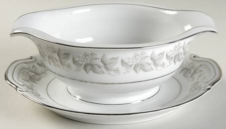 SON44 Gravy Boat with Attached Underplate
