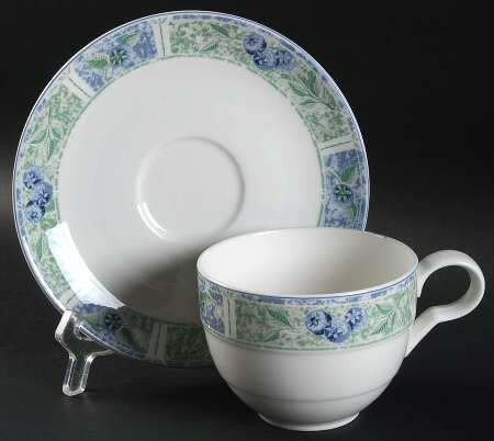 Berry Court Flat Cup & Saucer Set