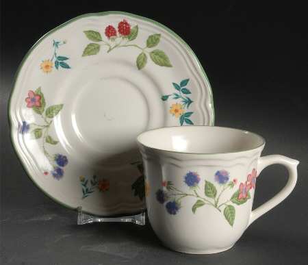 Berry Lane Flat Cup & Saucer Set