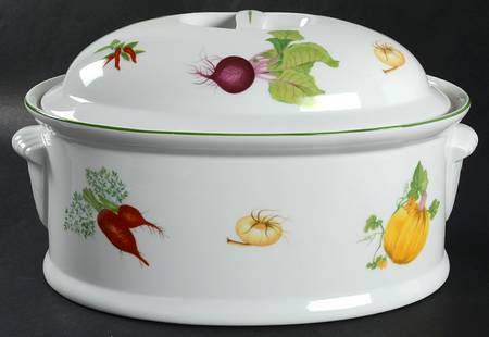 Vegetable Garden 4 Qt Oval Covered Casserole