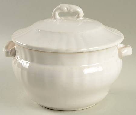 Country White Round Covered Vegetable