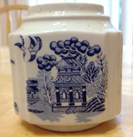 Blue Willow (No Trim, Cream) Tea Caddy No Lid
