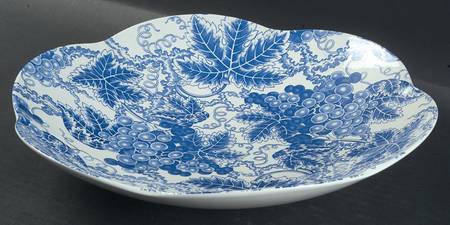 Grapes 11" Scalloped Bowl