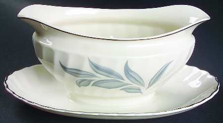 Dawn (Berkeley, Platinum Trim) Gravy Boat with Attached Underplate