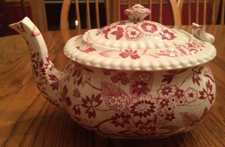 SP207 Red Teapot & Lid
