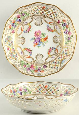 SCH238 9" Pierced Scalloped Bowl