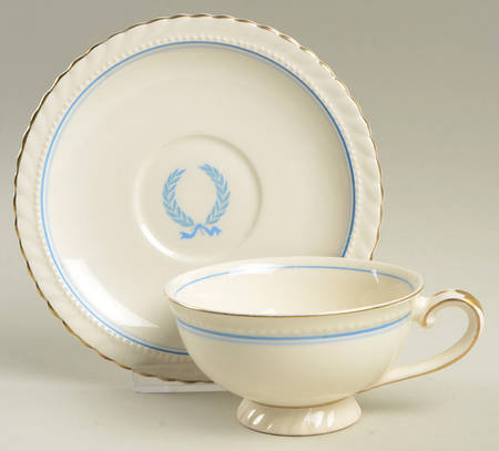 STB195 Footed Cup & Saucer Set