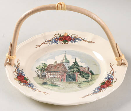 Obernai 5 3/8"-5 5/8" Bamboo Handled Serving Plate  HC