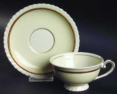 STB199 Footed Cup & Saucer Set