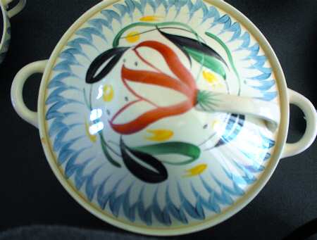 Tulip In Pompadour Round Covered Vegetable