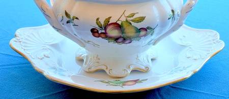 Blenheim (Scalloped) Handled Cake Plate