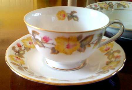 SAN54 Footed Cup & Saucer Set