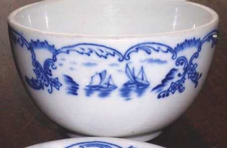 New Holland Hotel Footed Cup