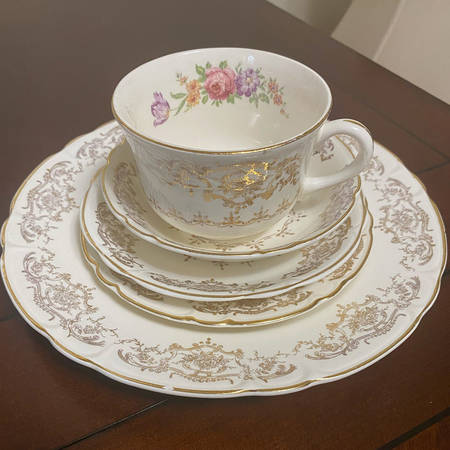 STT197 Flat Cup & Saucer Set