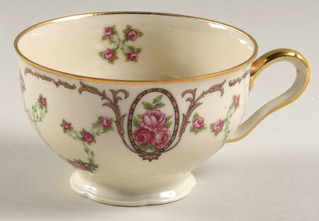 SCL39 Footed Cup