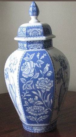 Signature Collection Hexagonal Vase with Lid