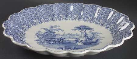 Signature Collection 15" Oval Scalloped Tray