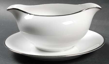 1077 Gravy Boat with Attached Underplate